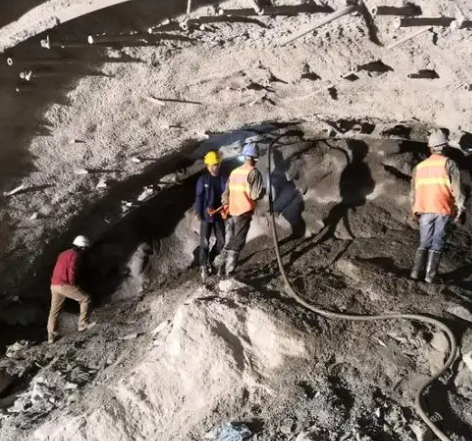 政和拱顶带模注浆料的施工流程及注意事项